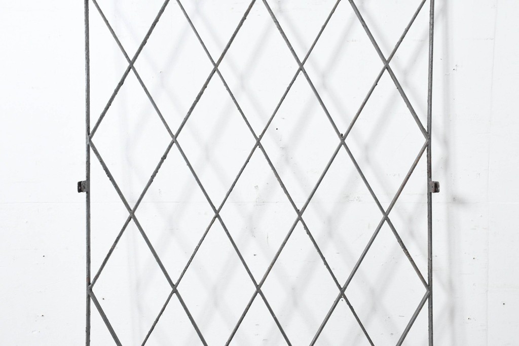 【簡易リペア限定品】　和製アンティーク　昭和初期　アーチ型の菱格子のデザインが目を引く格子　(R-086472)