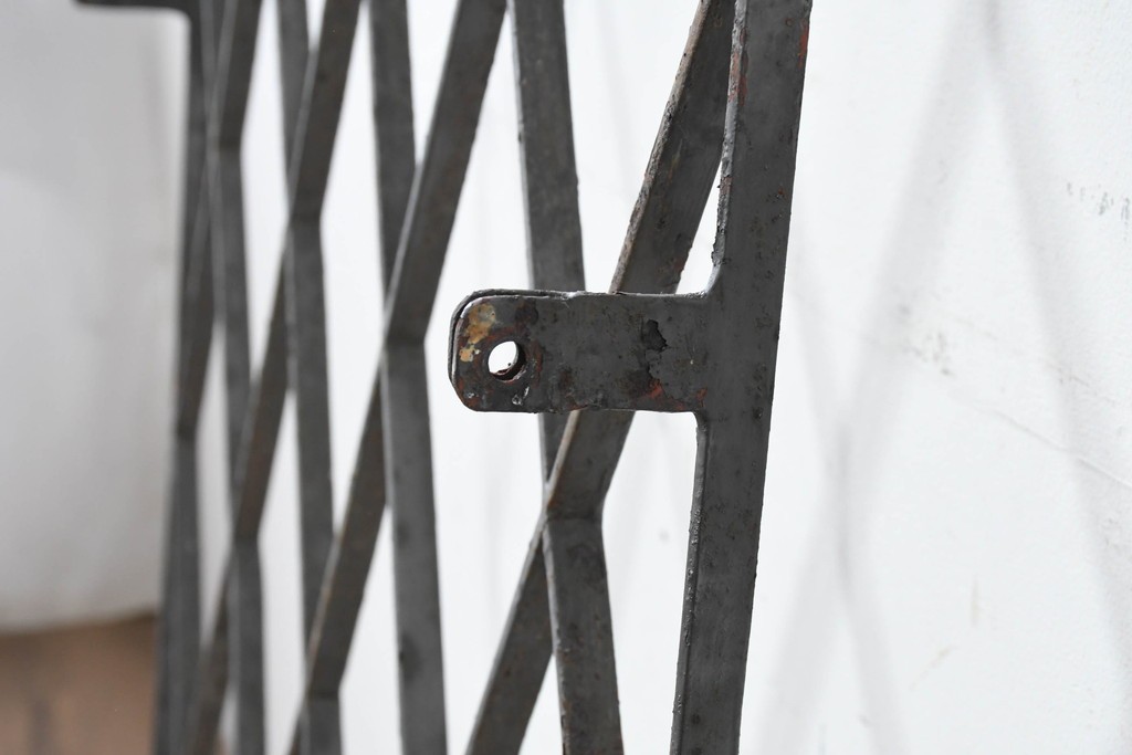 【簡易リペア限定品】　和製アンティーク　昭和初期　アーチ型の菱格子のデザインが目を引く格子　(R-086472)