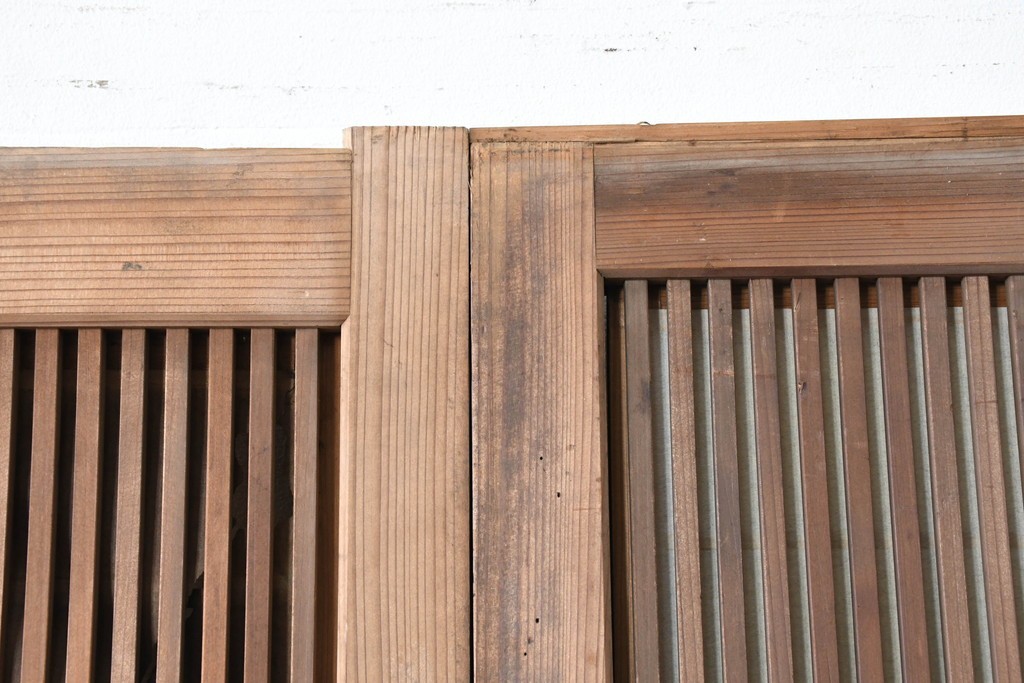 アンティーク建具　昭和初期　裏障子付き　幅広で存在感のある格子戸2枚セット　(R-086474)