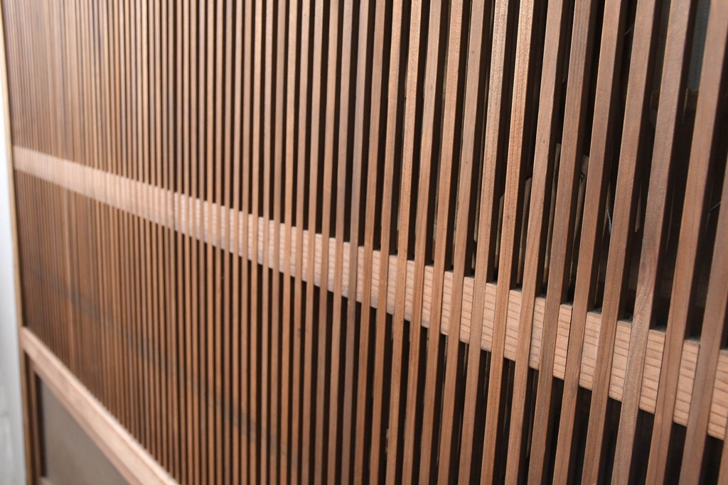 アンティーク建具　昭和初期　裏障子付き　幅広で存在感のある格子戸2枚セット　(R-086474)