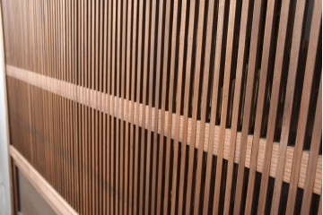 アンティーク建具　昭和初期　裏障子付き　幅広で存在感のある格子戸2枚セット　(R-086474)