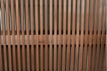 アンティーク建具　昭和初期　裏障子付き　幅広で存在感のある格子戸2枚セット　(R-086474)