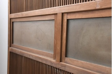 アンティーク建具　昭和初期　裏障子付き　幅広で存在感のある格子戸2枚セット　(R-086474)