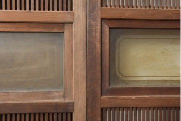アンティーク建具　昭和初期　裏障子付き　幅広で存在感のある格子戸2枚セット　(R-086474)