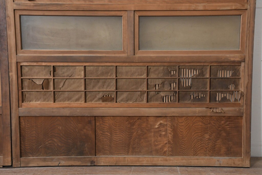 アンティーク建具　昭和初期　裏障子付き　幅広で存在感のある格子戸2枚セット　(R-086474)