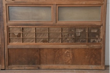 アンティーク建具　昭和初期　裏障子付き　幅広で存在感のある格子戸2枚セット　(R-086474)