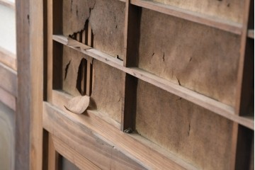 アンティーク建具　昭和初期　裏障子付き　幅広で存在感のある格子戸2枚セット　(R-086474)