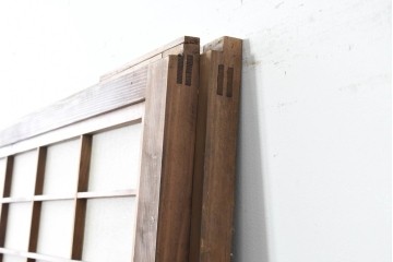 アンティーク建具　昭和初期　裏障子付き　幅広で存在感のある格子戸2枚セット　(R-086474)