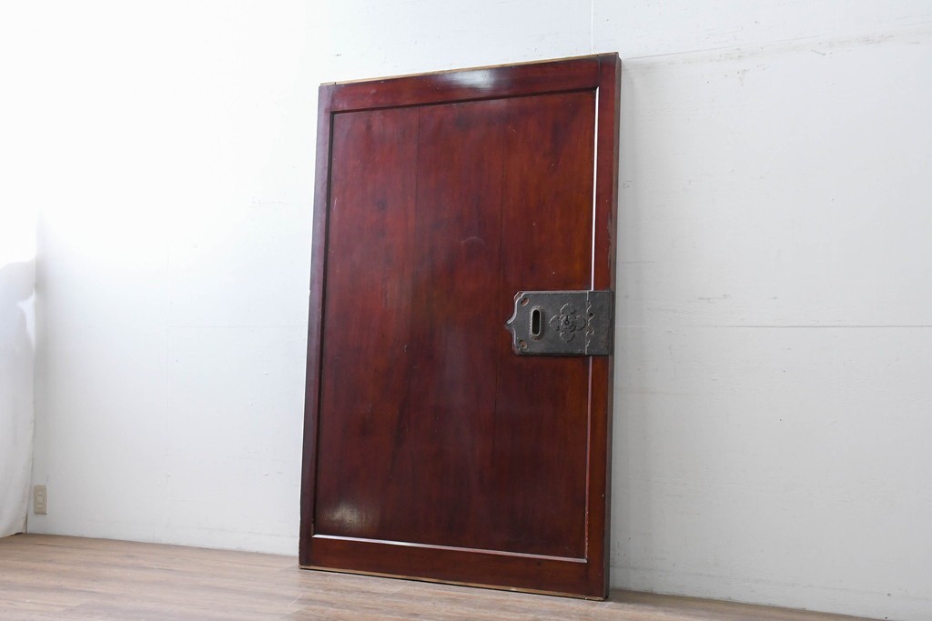 アンティーク建具　明治から大正期　美品　艶やかな漆塗りが美しい蔵戸1枚　(R-086475)