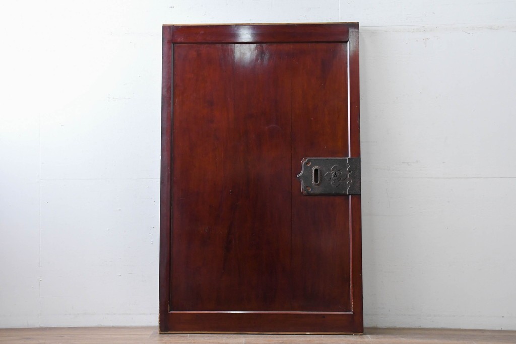 アンティーク建具　明治から大正期　美品　艶やかな漆塗りが美しい蔵戸1枚　(R-086475)
