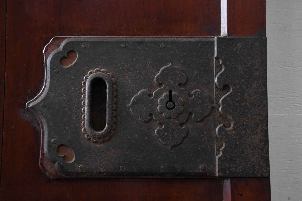 アンティーク建具　明治から大正期　美品　艶やかな漆塗りが美しい蔵戸1枚　(R-086475)