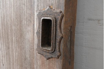 アンティーク建具　明治から大正期　上手物!　欅(ケヤキ)材　杢目の美しい蔵戸1枚　(R-086476)