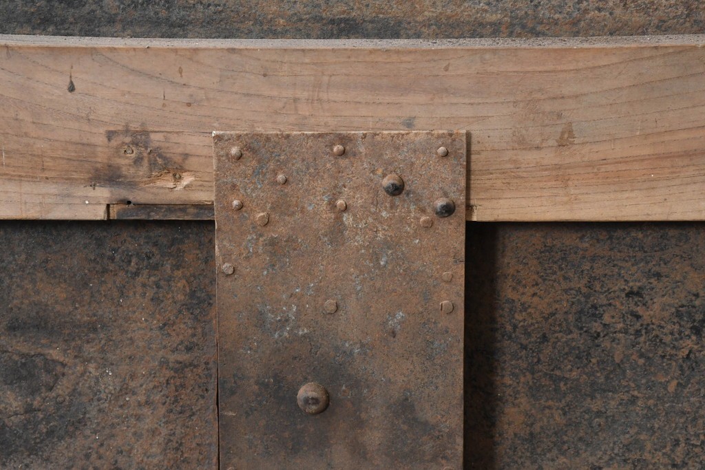 アンティーク建具　明治から大正期　上手物!　欅(ケヤキ)材　杢目の美しい蔵戸1枚　(R-086476)