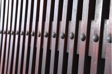 アンティーク建具　昭和初期　端正な縦格子が美しいガラス入り格子蔵戸1枚　(R-086477)