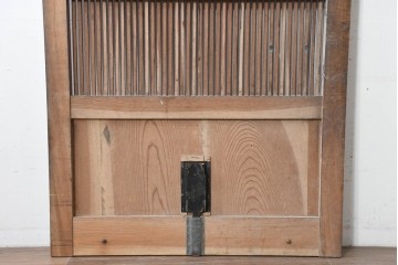 アンティーク建具　明治から大正期　総欅(ケヤキ)材　格子と金具が目を引く蔵戸1枚　(R-086478)