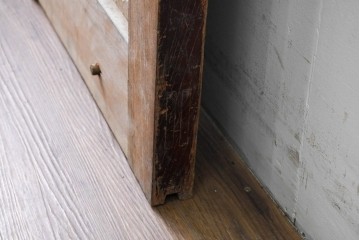 アンティーク建具　明治から大正期　総欅(ケヤキ)材　格子と金具が目を引く蔵戸1枚　(R-086478)