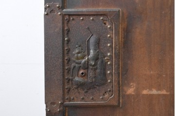 アンティーク建具　明治から大正期　欅(ケヤキ)材　立派な上手金具と木味が目を引く蔵戸1枚　(R-086479)