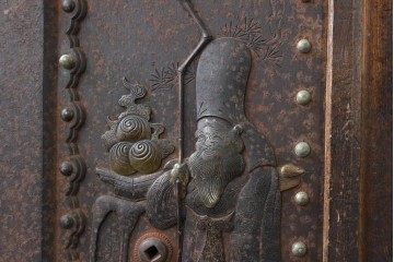 アンティーク建具　明治から大正期　欅(ケヤキ)材　立派な上手金具と木味が目を引く蔵戸1枚　(R-086479)