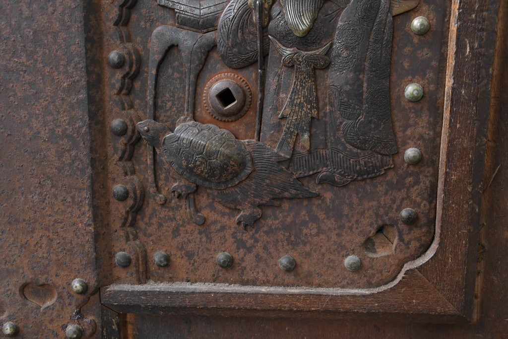 アンティーク建具　明治から大正期　欅(ケヤキ)材　立派な上手金具と木味が目を引く蔵戸1枚　(R-086479)