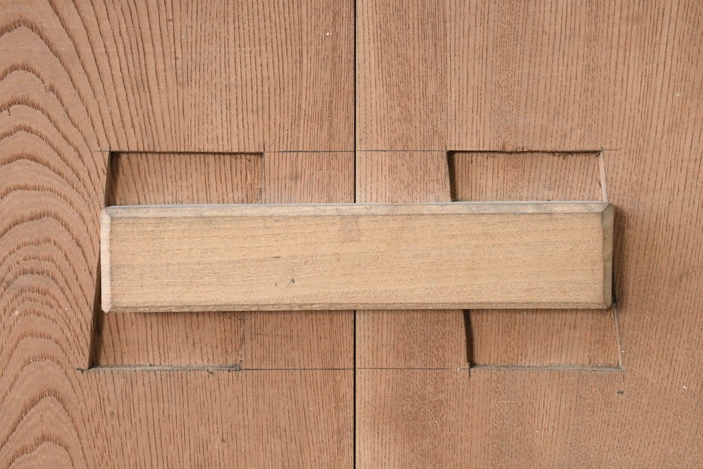 アンティーク建具　明治から大正期　欅(ケヤキ)材　立派な上手金具と木味が目を引く蔵戸1枚　(R-086479)