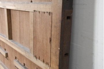 アンティーク建具　明治から大正期　欅(ケヤキ)材　立派な上手金具と木味が目を引く蔵戸1枚　(R-086479)