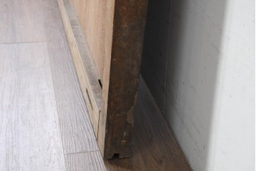 アンティーク建具　明治から大正期　欅(ケヤキ)材　立派な上手金具と木味が目を引く蔵戸1枚　(R-086479)