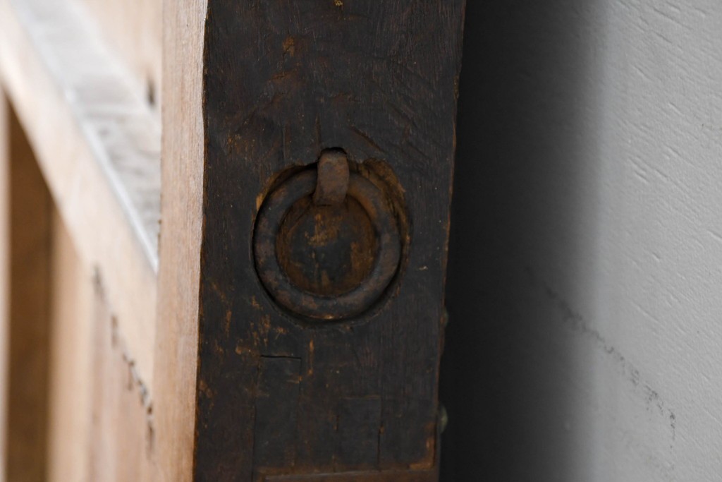 アンティーク建具　明治から大正期　欅(ケヤキ)材　立派な上手金具と木味が目を引く蔵戸1枚　(R-086479)