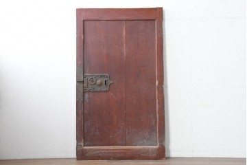 アンティーク建具　明治から大正期　総欅(ケヤキ)材　漆塗り　上手金具が目を引く小振りな蔵戸1枚　(R-086480)