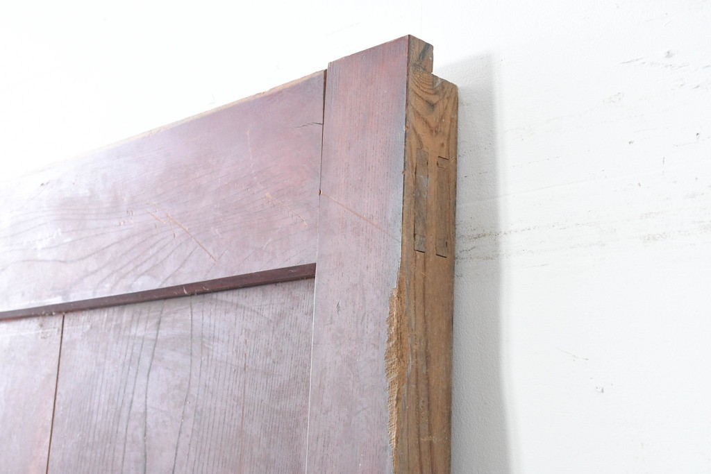 アンティーク建具　明治から大正期　総欅(ケヤキ)材　漆塗り　上手金具が目を引く小振りな蔵戸1枚　(R-086480)