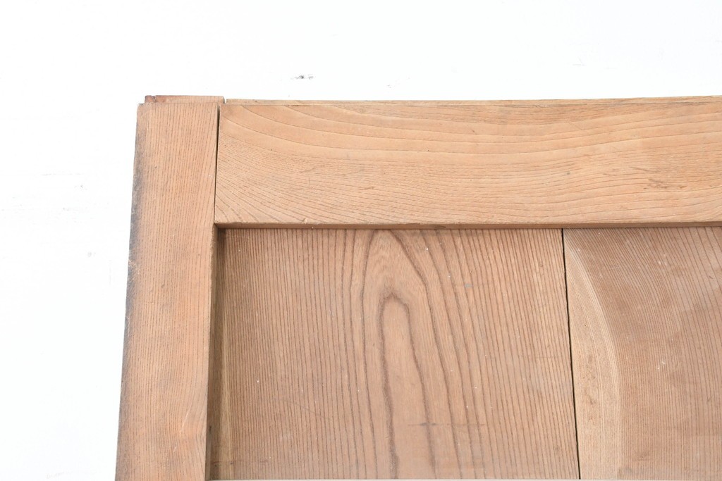 アンティーク建具　明治から大正期　総欅(ケヤキ)材　漆塗り　上手金具が目を引く小振りな蔵戸1枚　(R-086480)