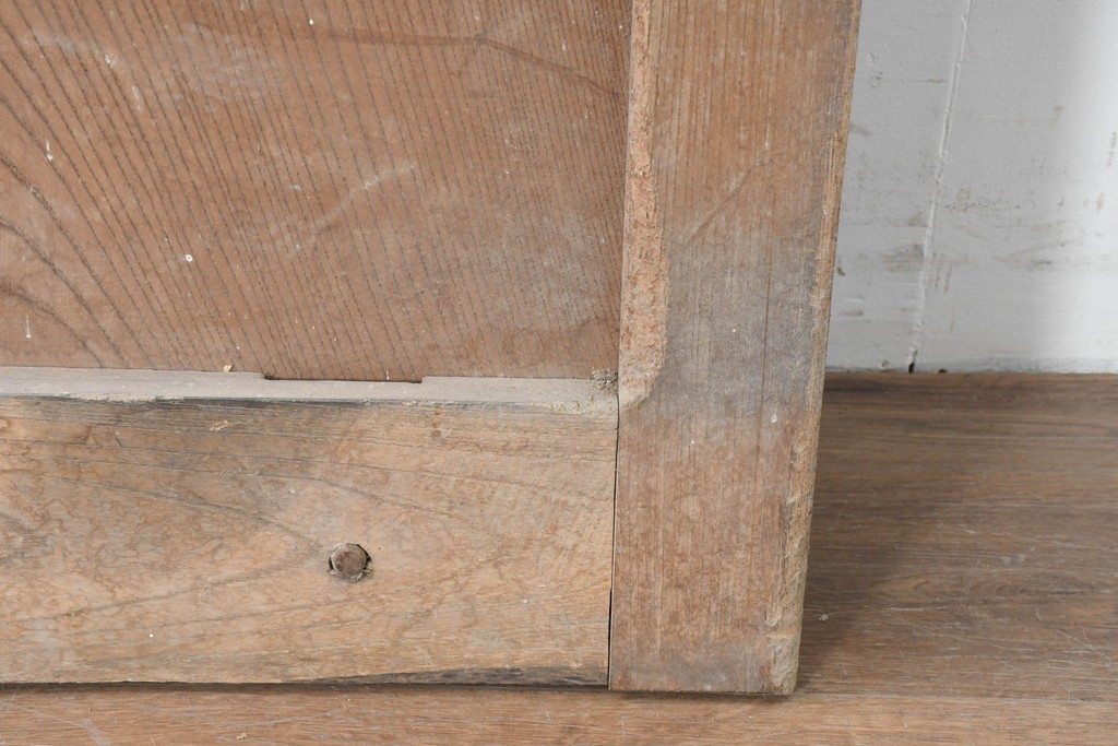 アンティーク建具　明治から大正期　総欅(ケヤキ)材　漆塗り　上手金具が目を引く小振りな蔵戸1枚　(R-086480)