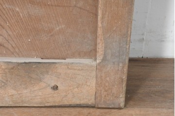 アンティーク建具　明治から大正期　総欅(ケヤキ)材　漆塗り　上手金具が目を引く小振りな蔵戸1枚　(R-086480)