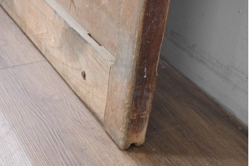 アンティーク建具　明治から大正期　総欅(ケヤキ)材　漆塗り　上手金具が目を引く小振りな蔵戸1枚　(R-086480)