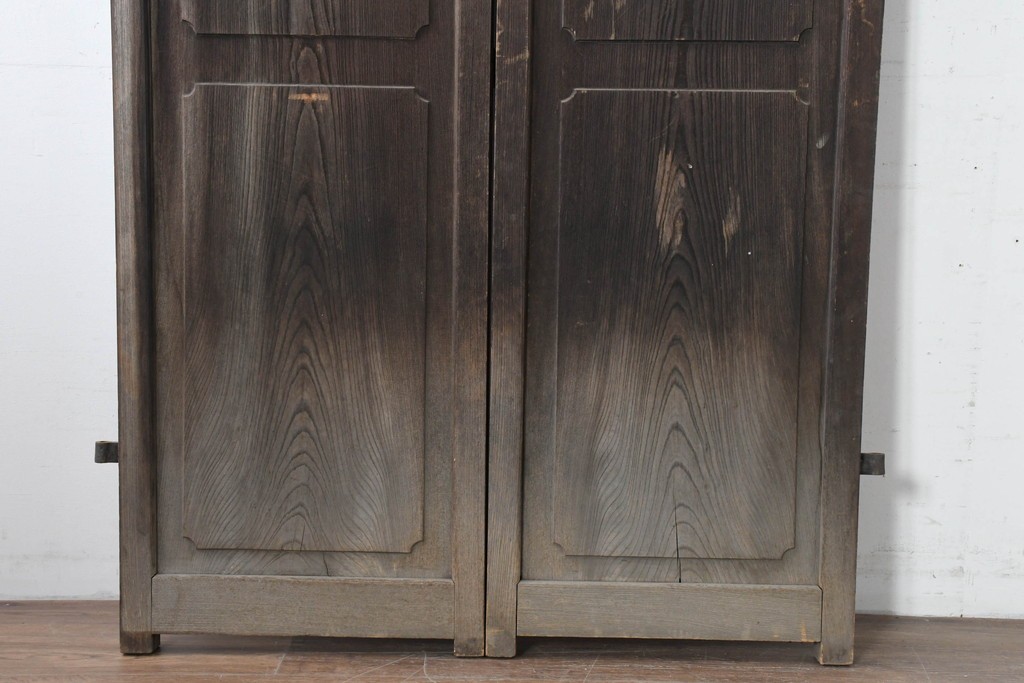 アンティーク建具　明治から大正期　総欅(ケヤキ)材　欅の木目が引き立つ小振りな門扉2枚(1対)セット　(R-086481)