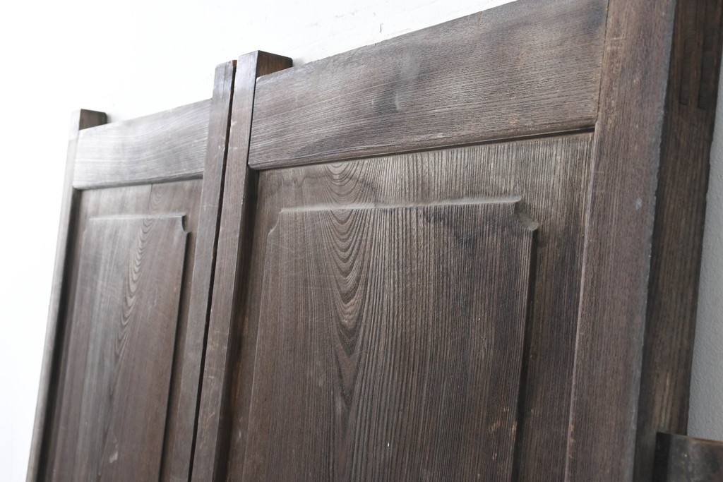 アンティーク建具　明治から大正期　総欅(ケヤキ)材　欅の木目が引き立つ小振りな門扉2枚(1対)セット　(R-086481)