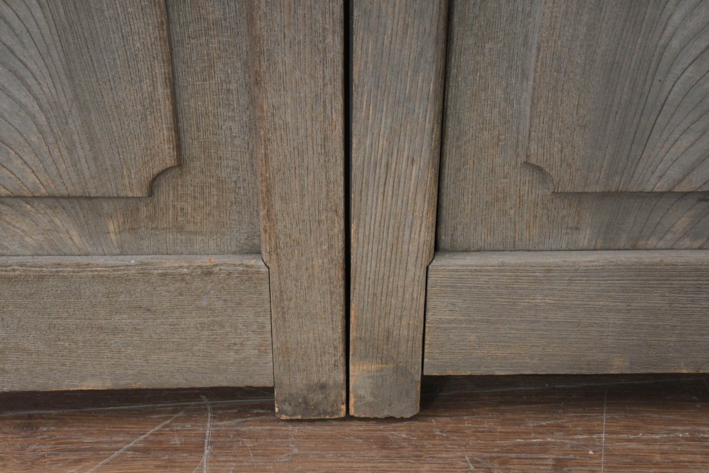 アンティーク建具　明治から大正期　総欅(ケヤキ)材　欅の木目が引き立つ小振りな門扉2枚(1対)セット　(R-086481)