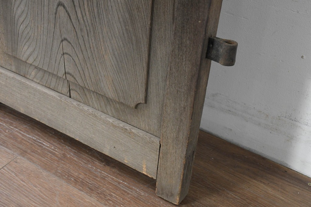 アンティーク建具　明治から大正期　総欅(ケヤキ)材　欅の木目が引き立つ小振りな門扉2枚(1対)セット　(R-086481)