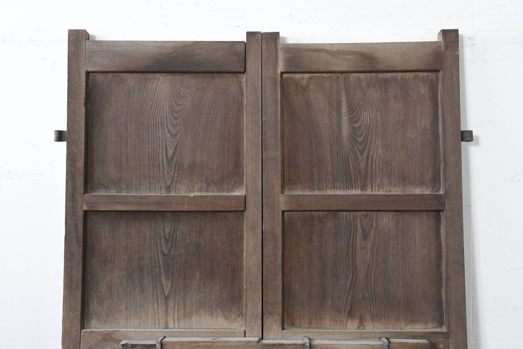 アンティーク建具　明治から大正期　総欅(ケヤキ)材　欅の木目が引き立つ小振りな門扉2枚(1対)セット　(R-086481)