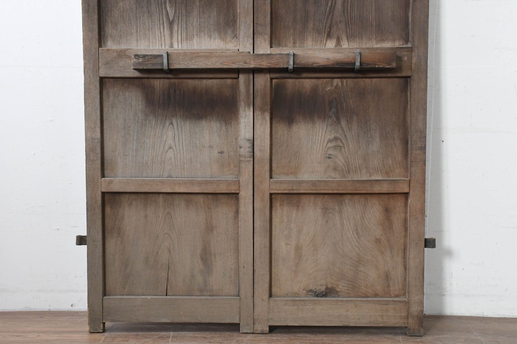 アンティーク建具　明治から大正期　総欅(ケヤキ)材　欅の木目が引き立つ小振りな門扉2枚(1対)セット　(R-086481)