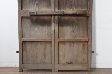 アンティーク建具　明治から大正期　総欅(ケヤキ)材　欅の木目が引き立つ小振りな門扉2枚(1対)セット　(R-086481)