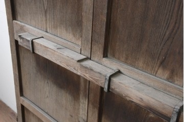 アンティーク建具　明治から大正期　総欅(ケヤキ)材　欅の木目が引き立つ小振りな門扉2枚(1対)セット　(R-086481)
