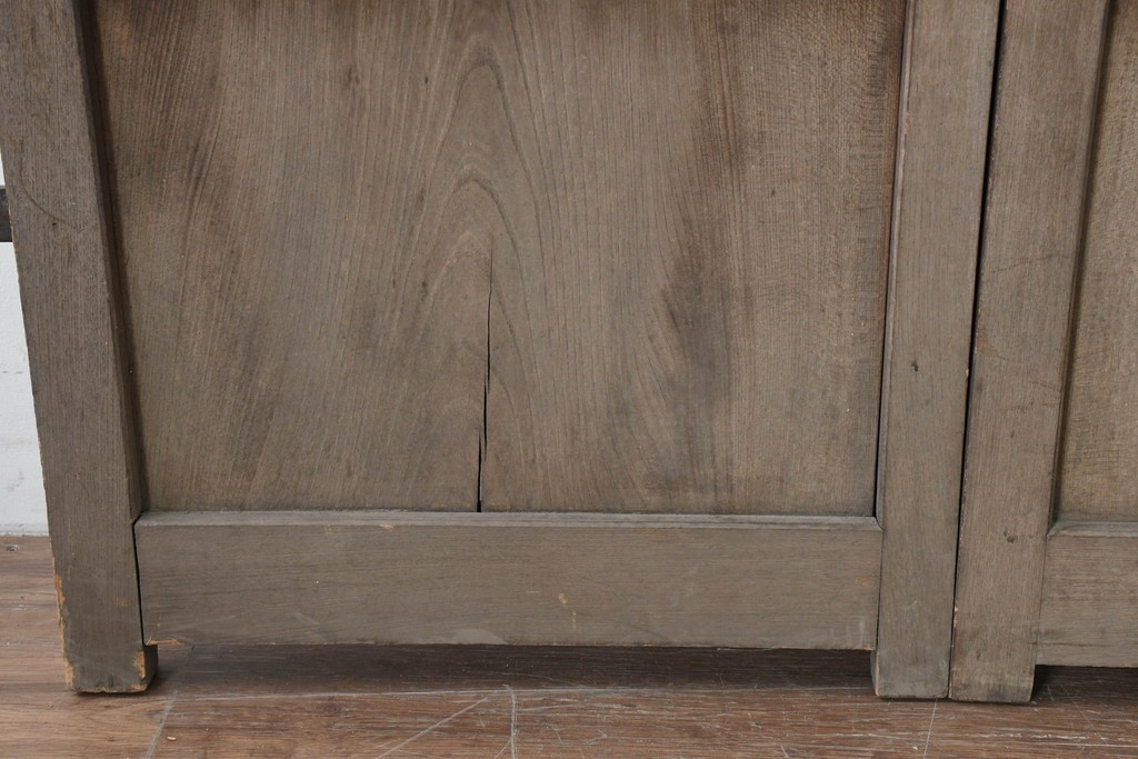 アンティーク建具　明治から大正期　総欅(ケヤキ)材　欅の木目が引き立つ小振りな門扉2枚(1対)セット　(R-086481)