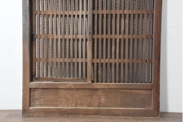 アンティーク建具　明治から大正期　総欅(ケヤキ)材　整然と並ぶ格子が美しいくぐり戸1枚　(R-086483)
