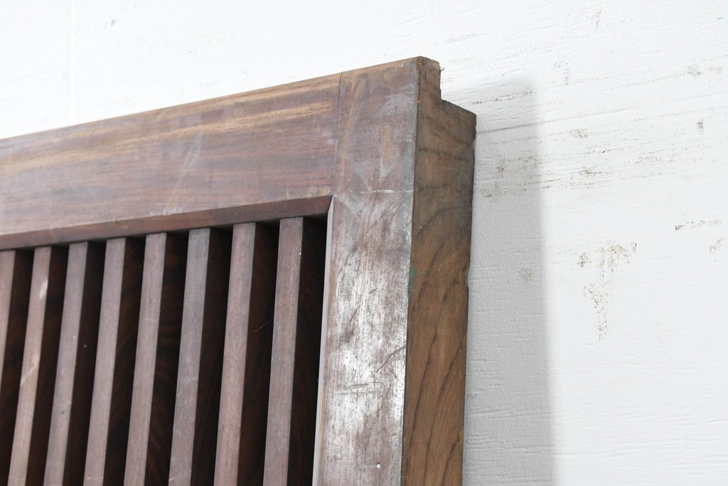 アンティーク建具　明治から大正期　総欅(ケヤキ)材　整然と並ぶ格子が美しいくぐり戸1枚　(R-086483)