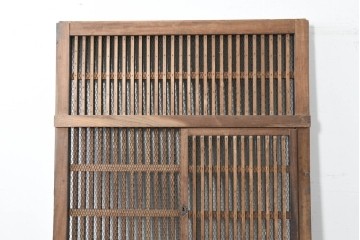 アンティーク建具　明治から大正期　総欅(ケヤキ)材　整然と並ぶ格子が美しいくぐり戸1枚　(R-086483)