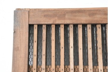 アンティーク建具　明治から大正期　総欅(ケヤキ)材　整然と並ぶ格子が美しいくぐり戸1枚　(R-086483)