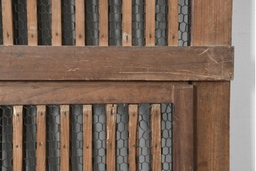 アンティーク建具　明治から大正期　総欅(ケヤキ)材　整然と並ぶ格子が美しいくぐり戸1枚　(R-086483)