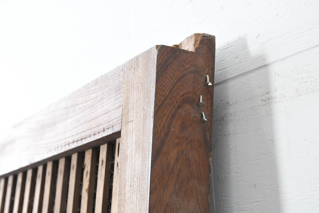 アンティーク建具　明治から大正期　総欅(ケヤキ)材　整然と並ぶ格子が美しいくぐり戸1枚　(R-086483)