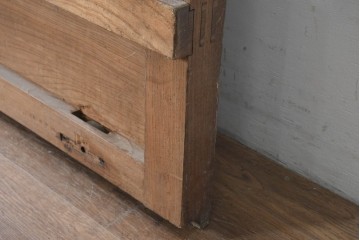 アンティーク建具　明治から大正期　総欅(ケヤキ)材　整然と並ぶ格子が美しいくぐり戸1枚　(R-086483)