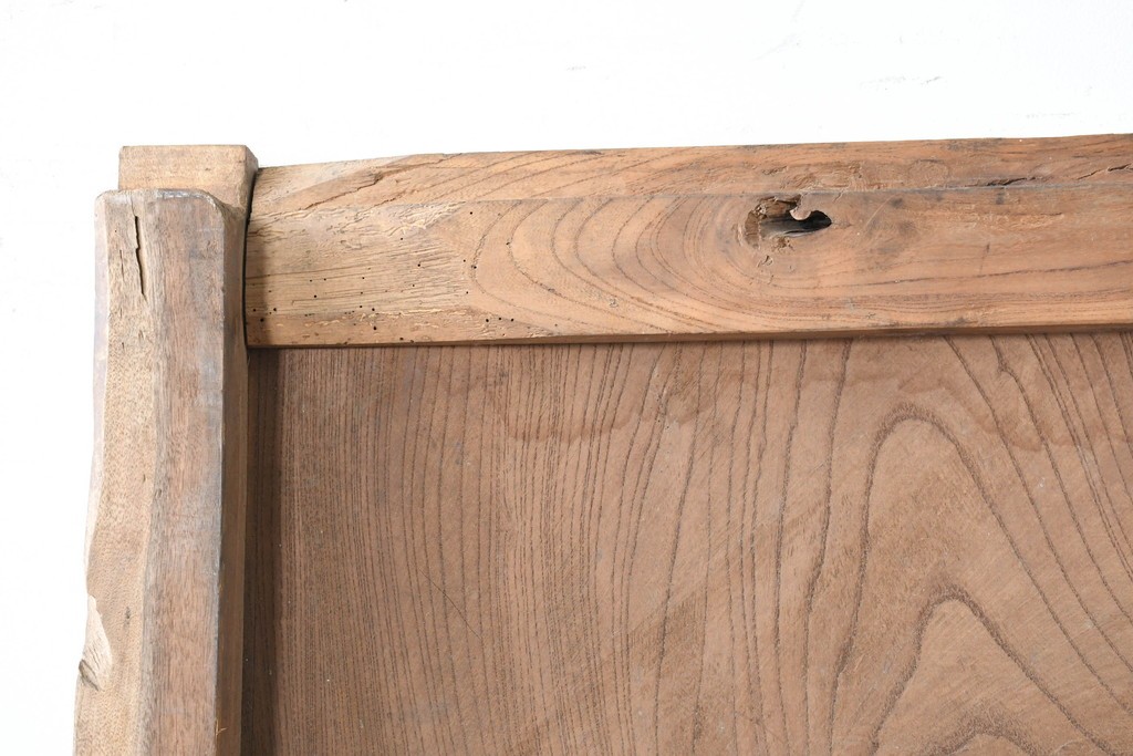 アンティーク建具　明治から大正期　欅(ケヤキ)材　時を重ねた木味と鋲打ち金具が目を引く蔵戸1枚　(R-086484)